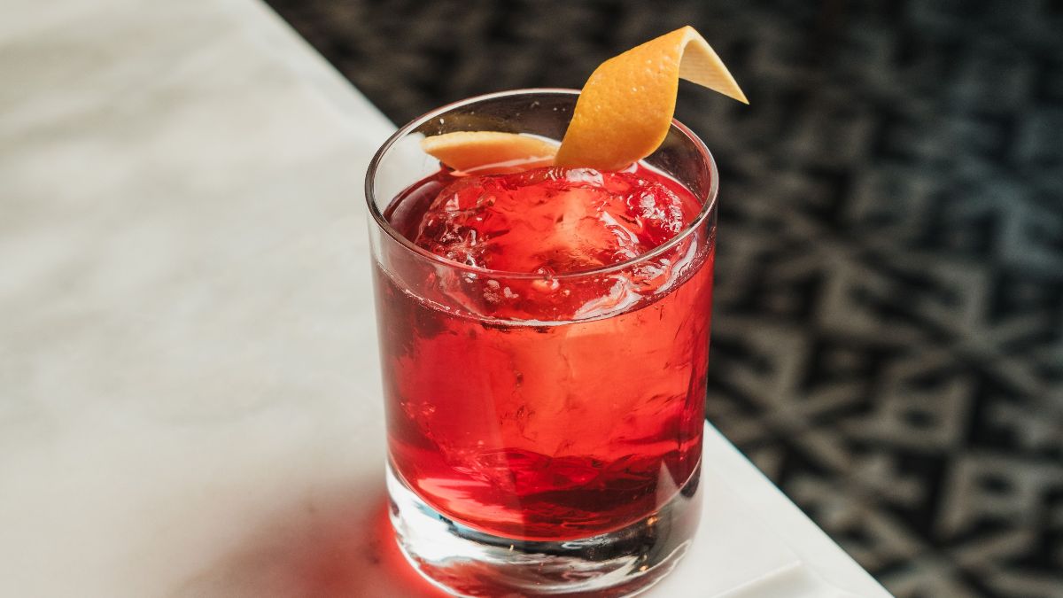 Cocktail Party Drinks: 5 Steps To Batch Cocktails For A Match Screening_HeroImage_AltText