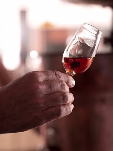 Ervin Trykowski showing whisky colour variations with glass