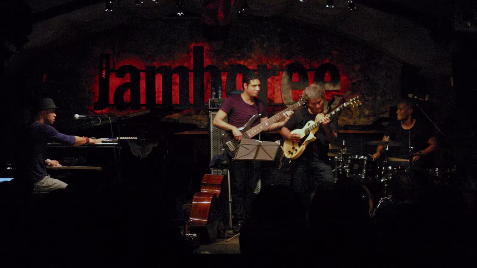 Jamboree es una legendaria sala de jazz en Barcelona con actuaciones en vivo, ambiente íntimo y vibrante, ideal para noches llenas de buena música.