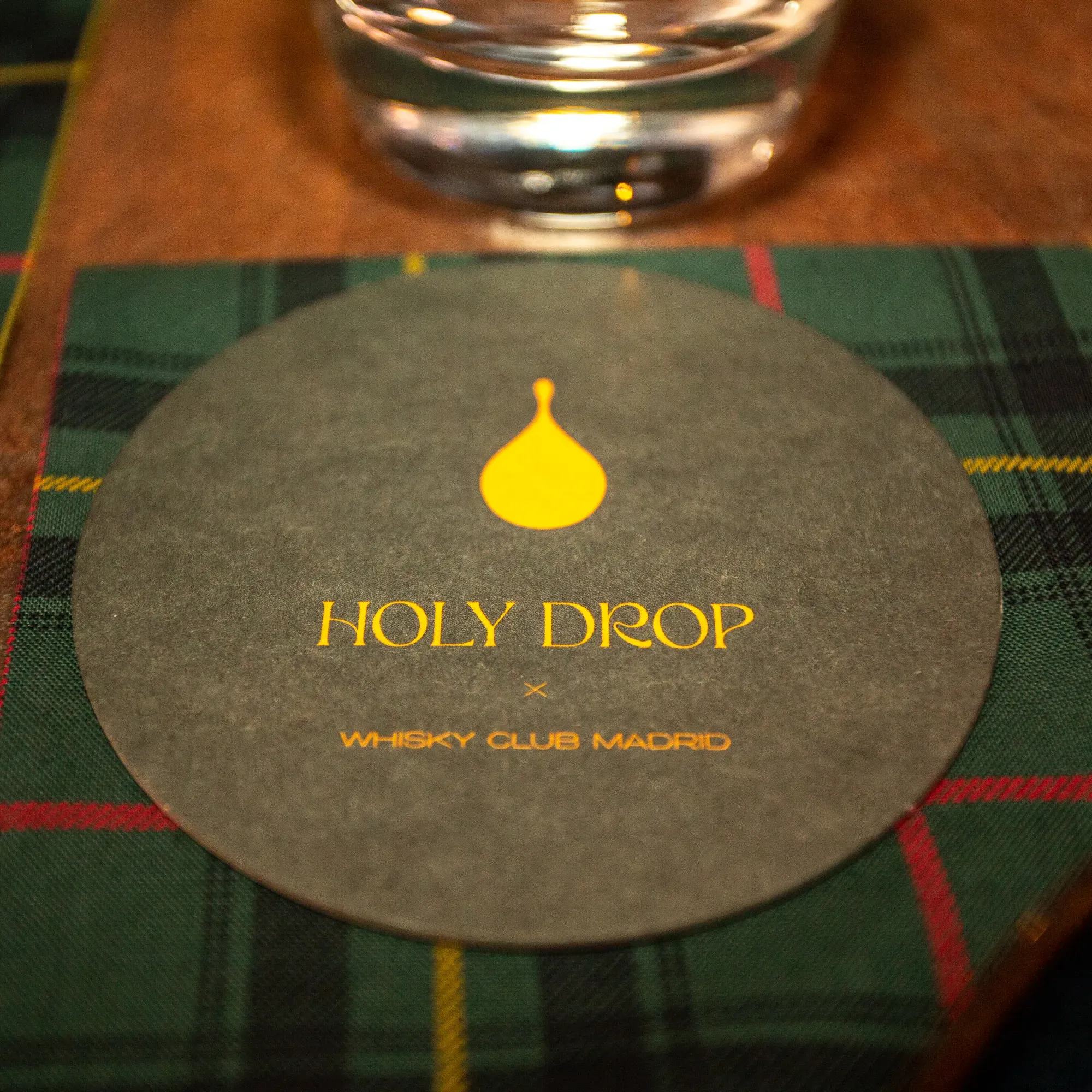 local Holy Drop whiskeria madrid