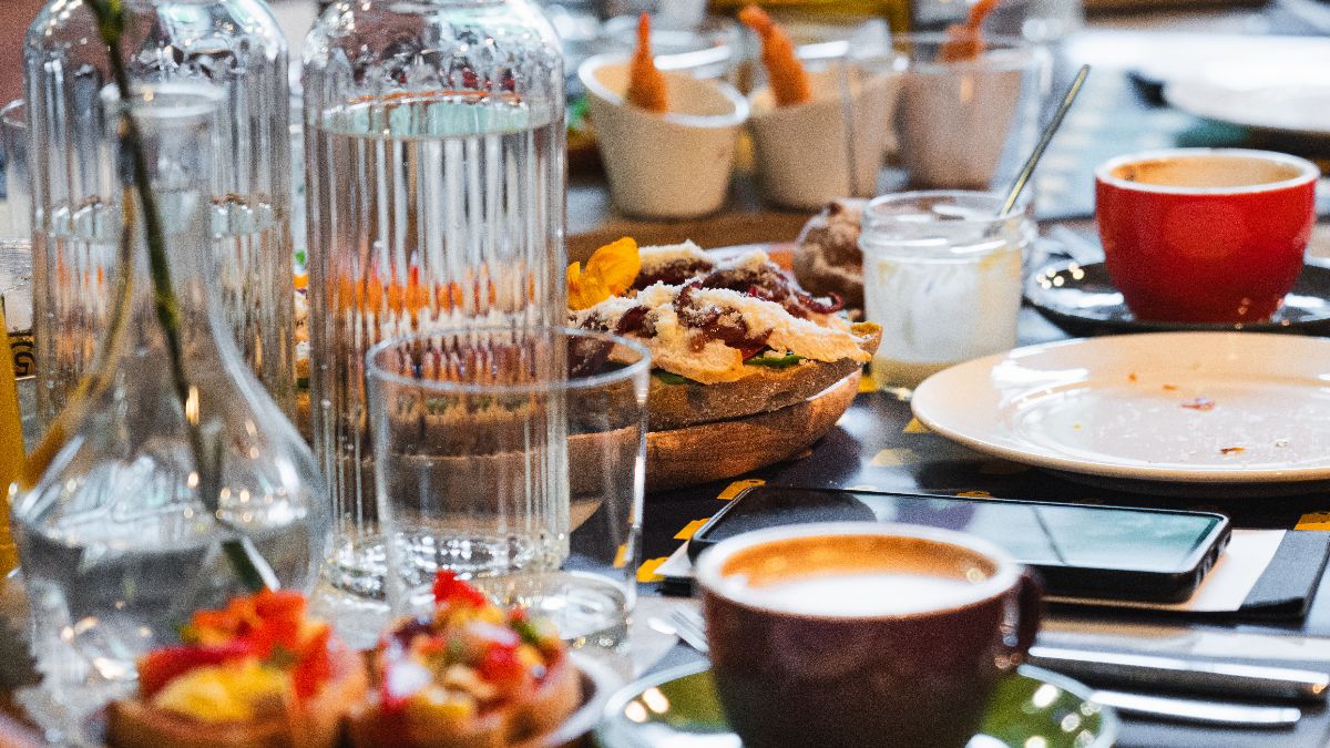 Glassware Guide: Choosing The Right Pieces For Brunch Drinks And Dining_HeroImage_AltText