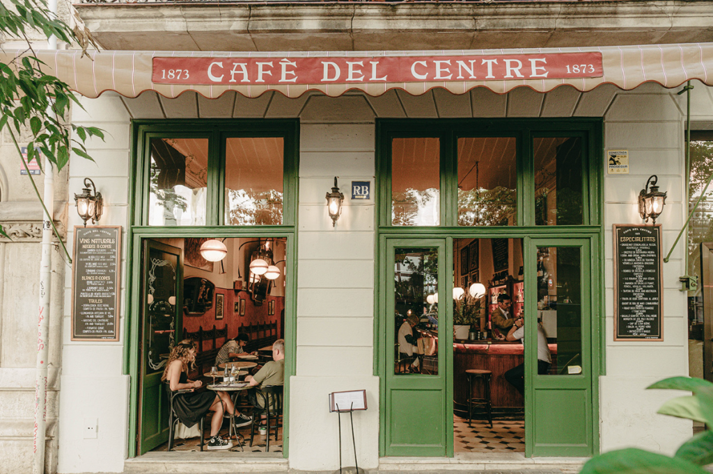 Cafè del Centre, un bar con historia desde 1873, con esencia modernista, encanto atemporal y una propuesta gastronómica clásica en el Eixample.