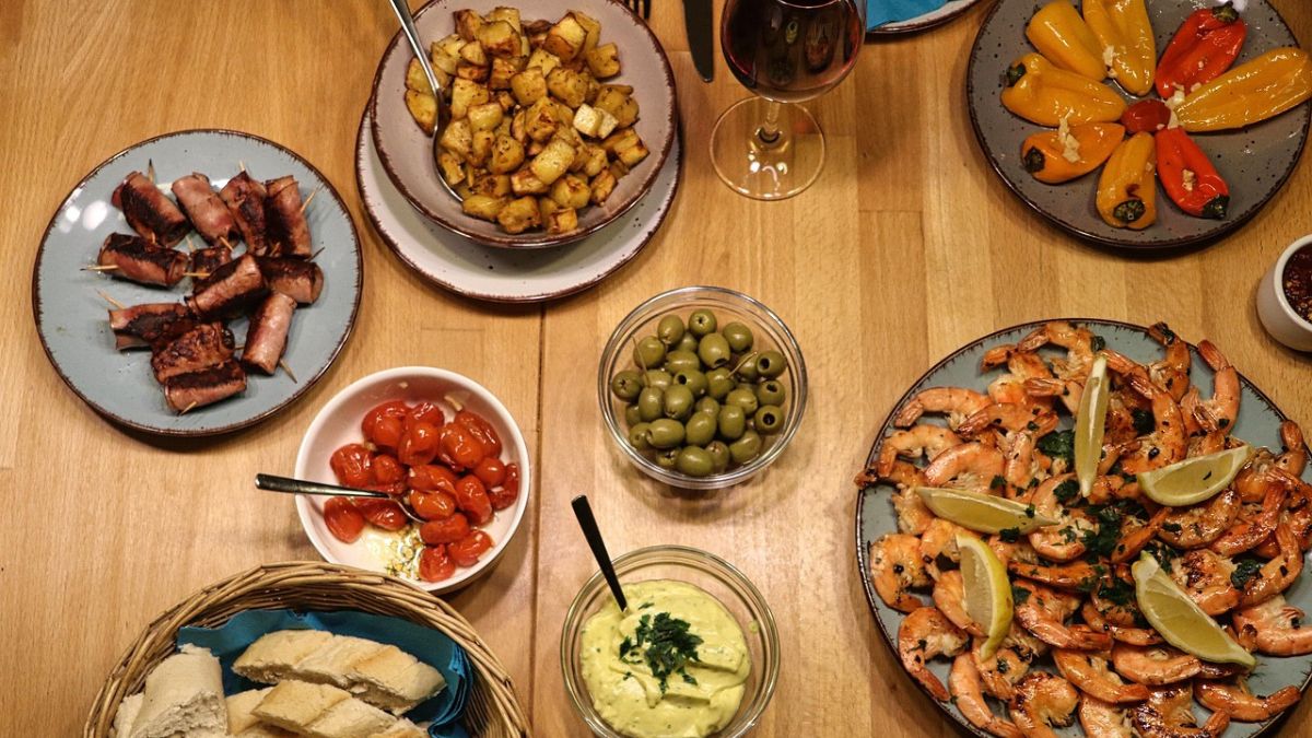 SummerDrinksWithSpanishFoods_Hero_1200x675_AltText