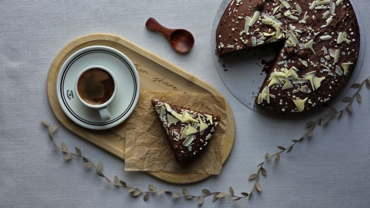 World Chocolate Day: 4 Chocolate Cake Recipes With Liquor To Try At Home_HeroImage_AltText