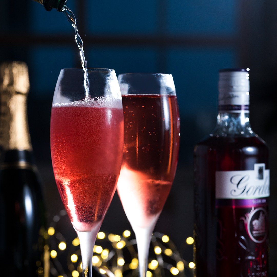 Sloe gin with prosecco in champagne glasses