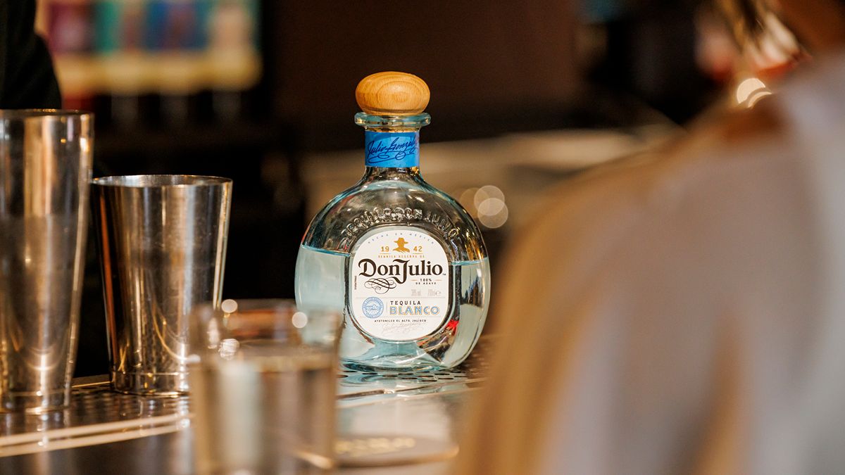 Tequila Vs Mezcal: Understanding The Difference Between Mexico's Agave Spirits_HeroImage_AltText