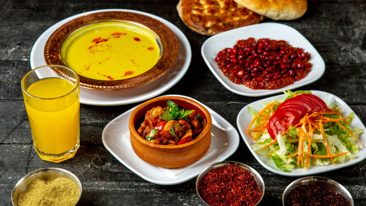 Indian Summer Brunch Menu: 5 Home Hosting Tips To Explore_HeroImage_AltText