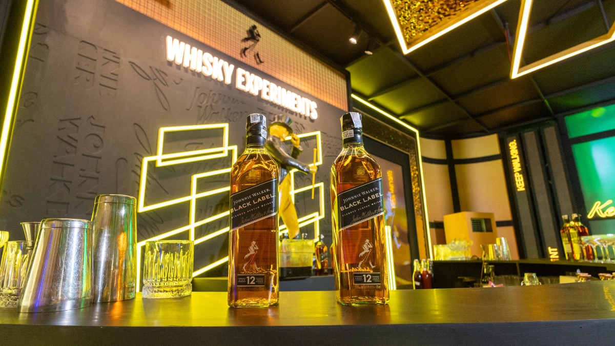 How Does Johnnie Walker Black Compare To Other Blended Whiskies?_HeroImage_AltText