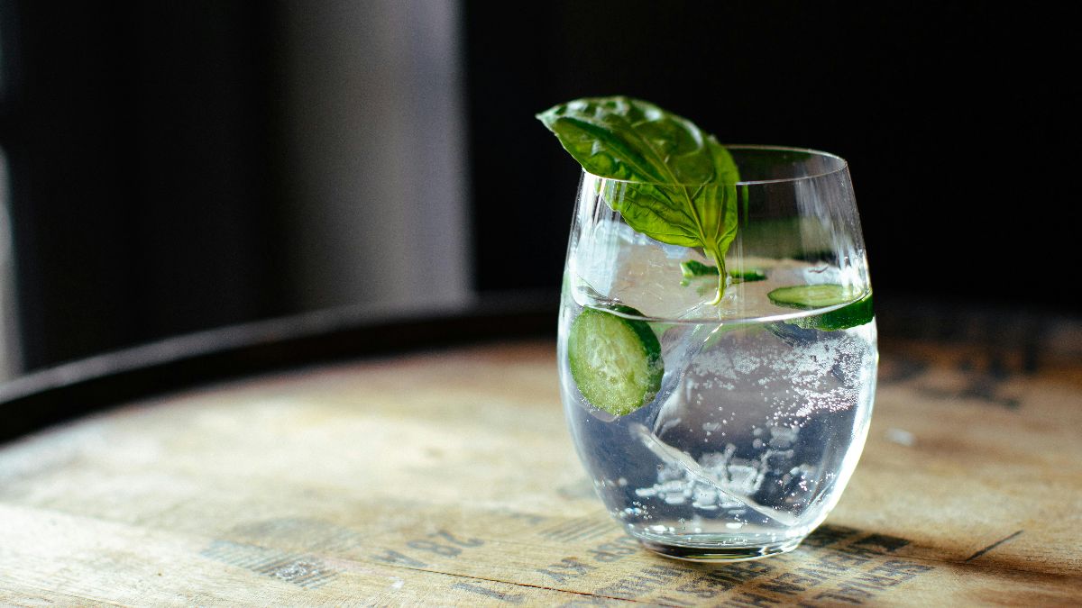 Gin Cocktails, Margaritas, And More: 5 Batch Drinks To Make For A Football Match Screening_HeroImage_AltText