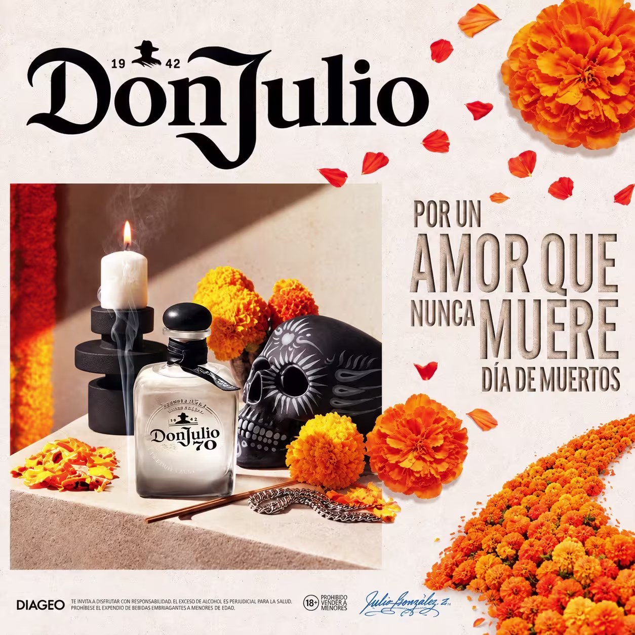 Botella de Don Julio 70 junto a flores de cempasúchil y una calavera de Día de Muertos