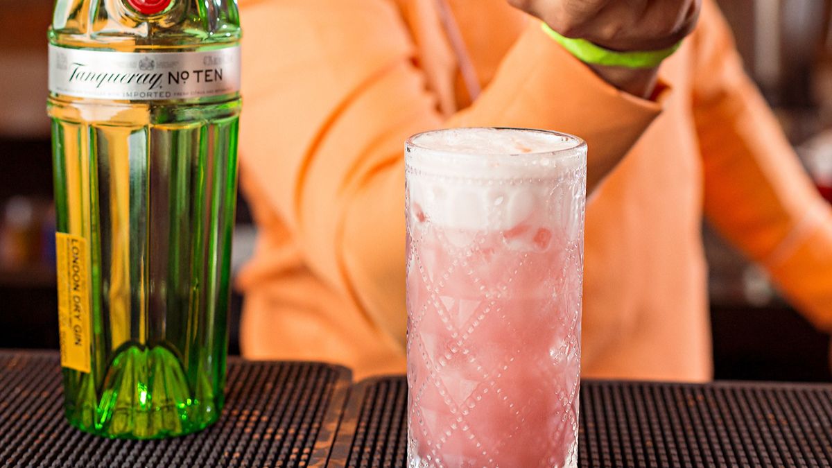 From Daiquiri To Manhattan Cocktail, The 6 Essential Drinks That Define Classic Mixology_HeroImage_AltText