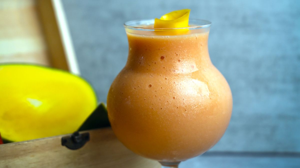 DIY Mango Cocktail Station At Home: Glassware, Garnishes, And Drinks_HeroImage_AltText