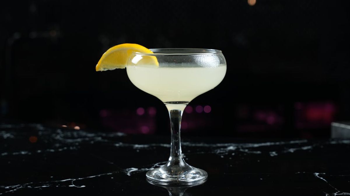 What’s A Listening Bar & How Is It Different From A Speakeasy_HeroImage_AltText