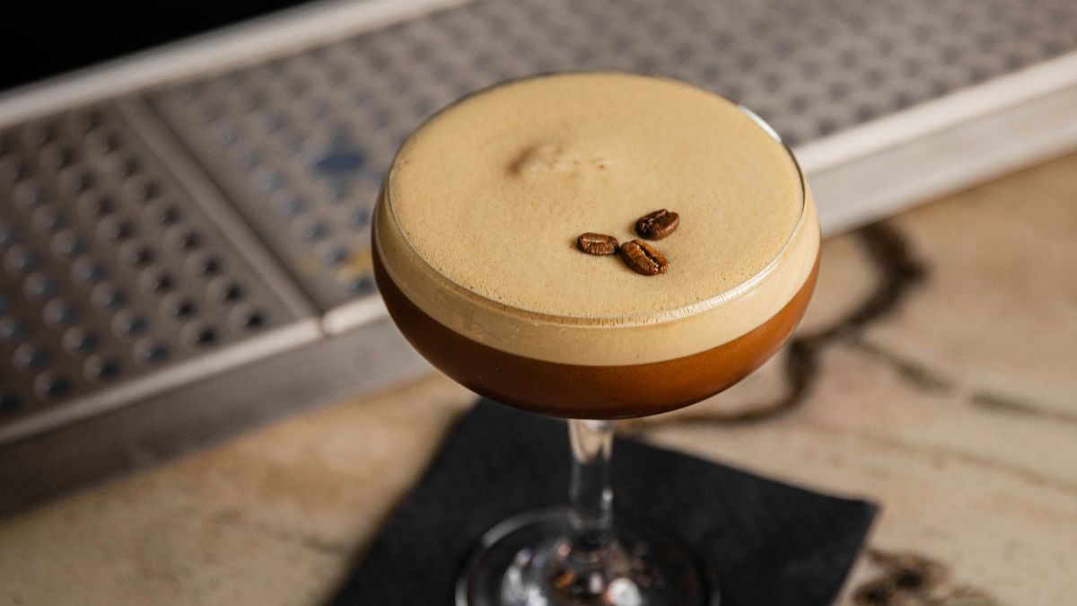 Espresso Martini Cocktail: Why Everyone Is Ordering It Again_HeroImage_AltText
