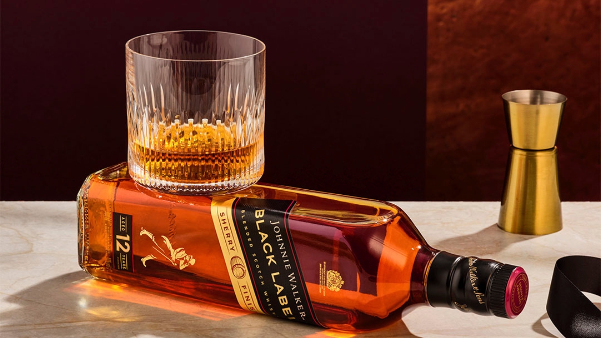 Ice Block Techniques That Change Whisky On The Rocks At Home_HeroImage_AltText