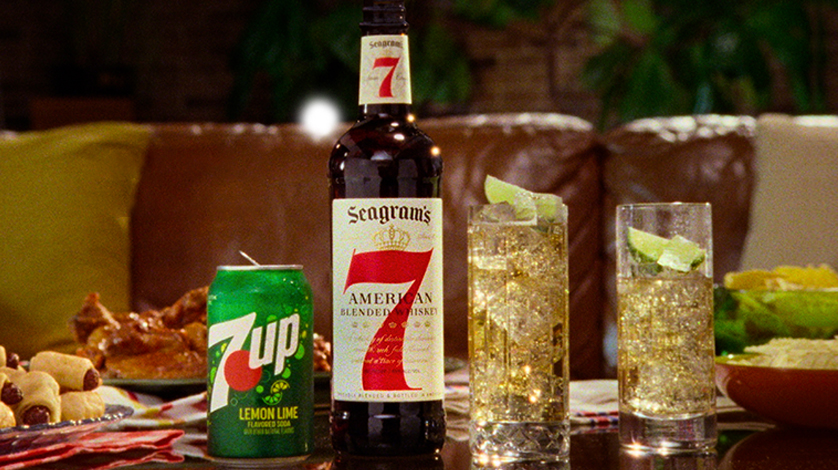 Seagrams 7 Crown Blended Whiskey with 7Up & Serves