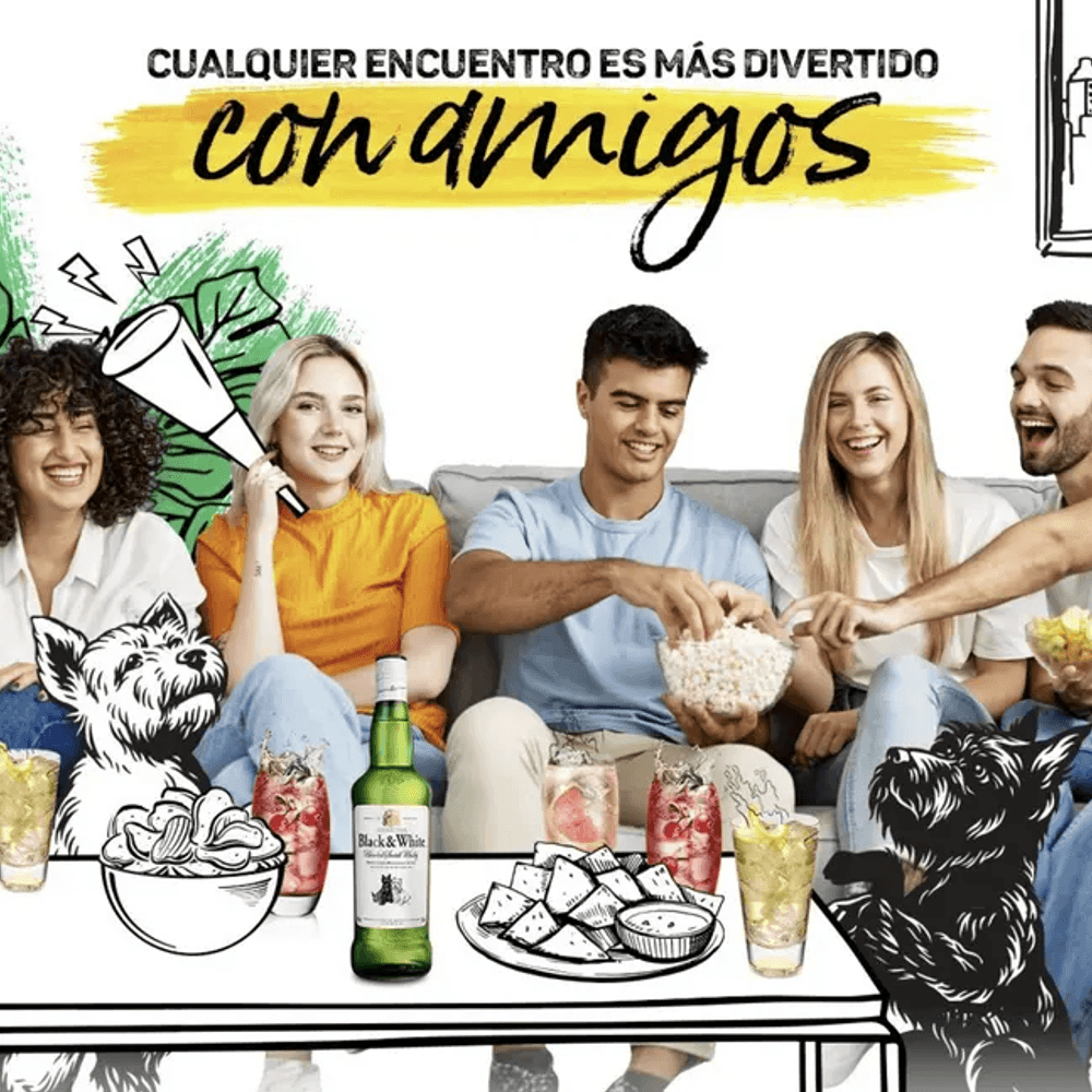 En la imagen se ve el logo de Don Julio iluminado y una estantería con botellas alrededor.