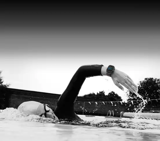 Swimmer tracks workout on Apple Watch Ultra 3
