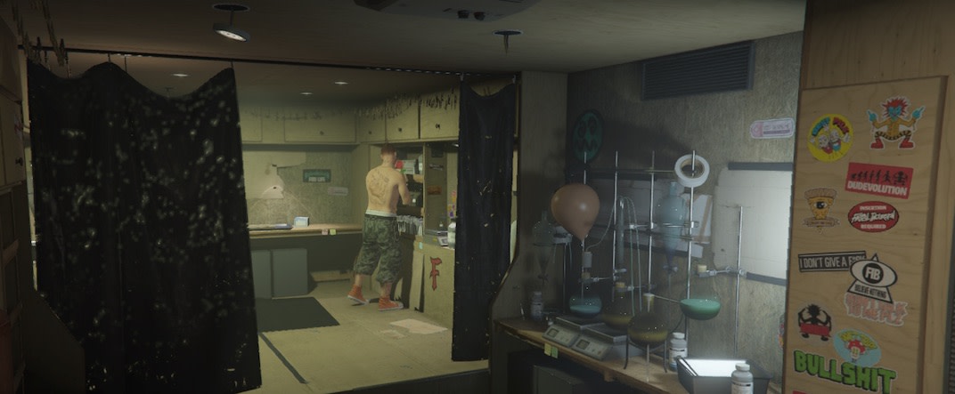 This is the interior of the Acid Lab business in Grand Theft Auto V Online.