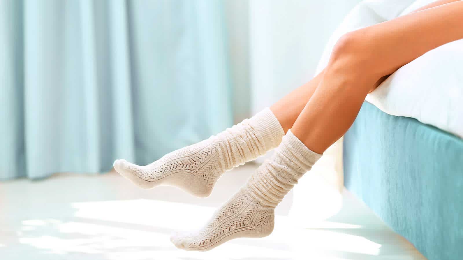 Jambes de femmes avec des chaussettes | Venus Jambes de femmes avec des chaussettes | Venus