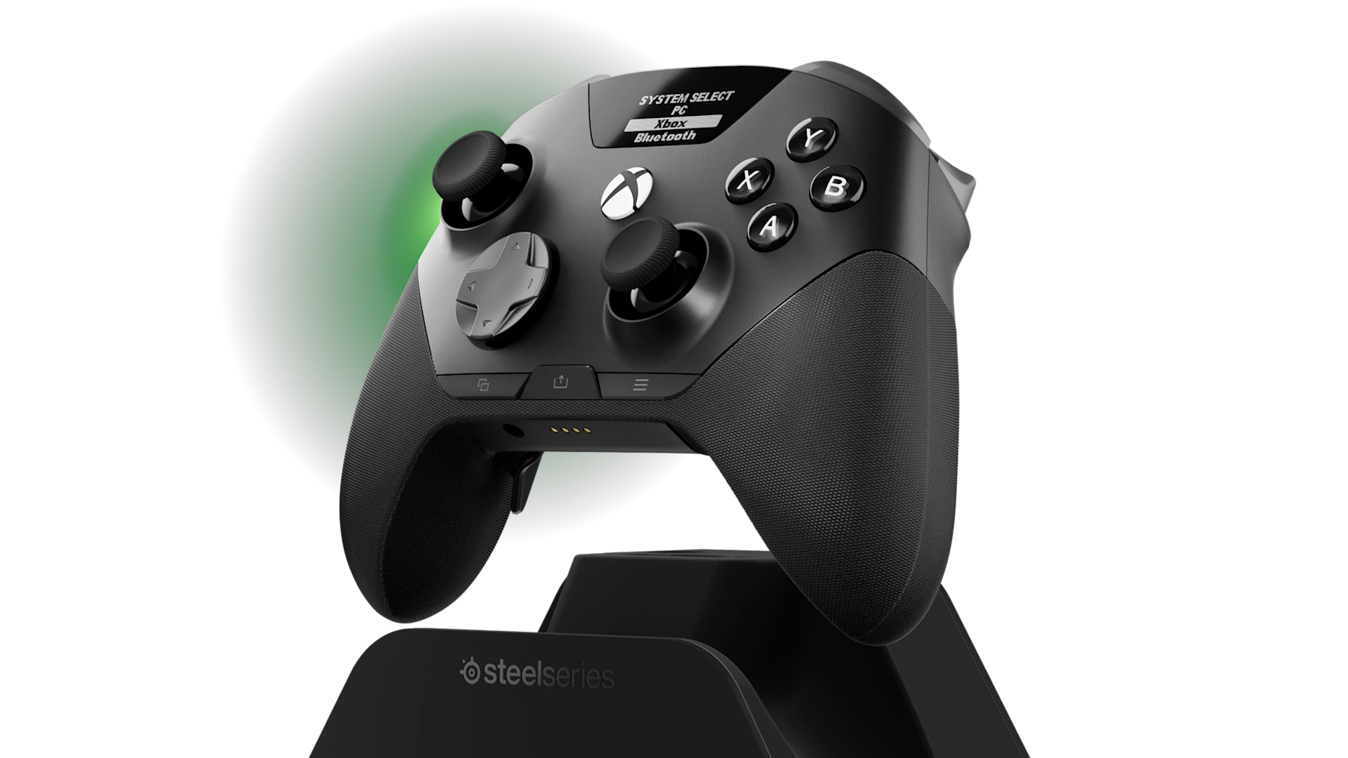 黑色 SteelSeries Aeon Pro 无线游戏手柄(适用于 Xbox 和 PC)静置于充电底座上。