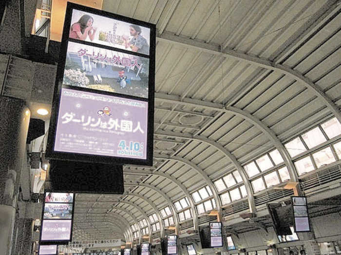 JR品川駅自由通路セットデジタルサイネージ20100401記事