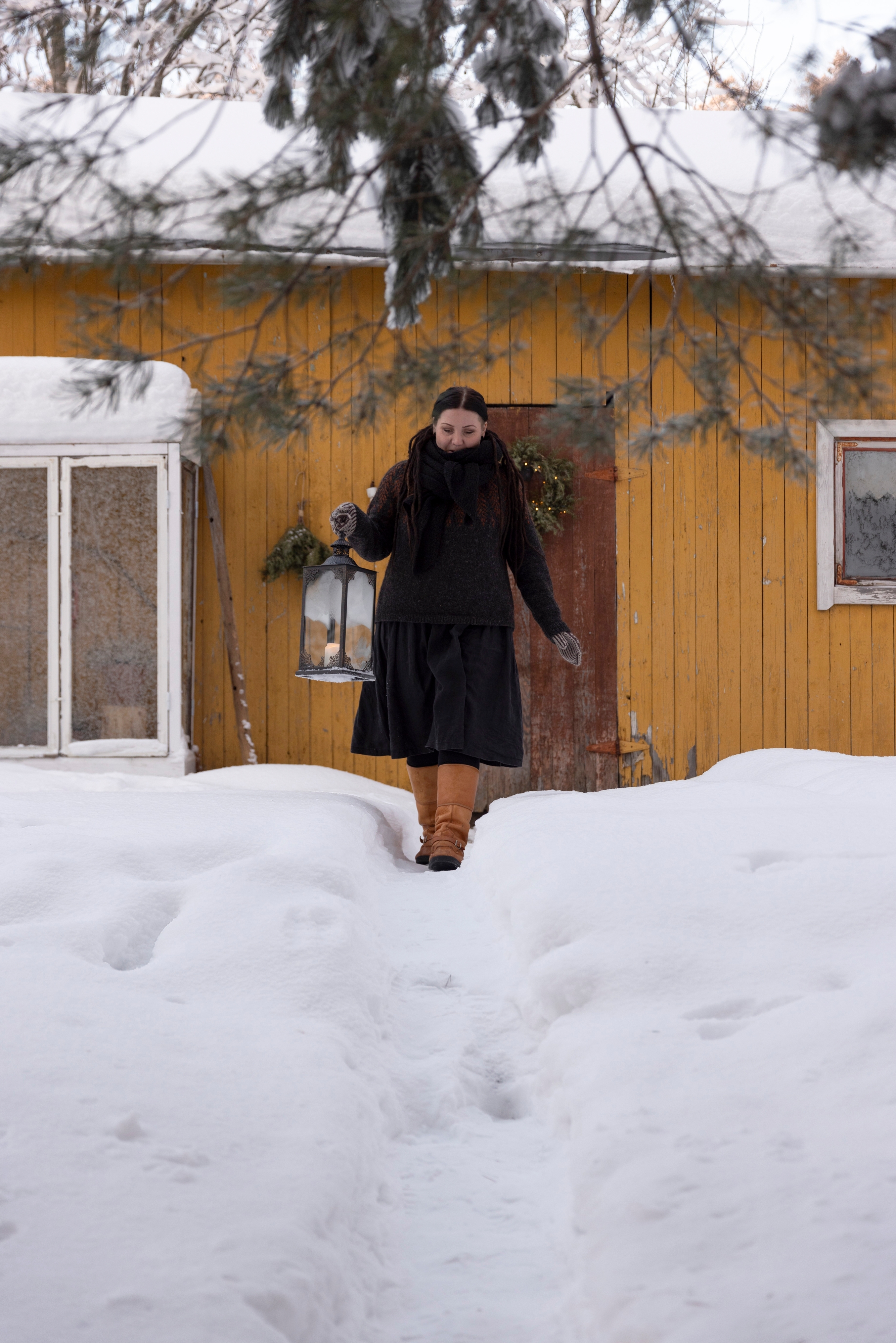 Jenna Pigg talonsa edustalla