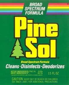 Etiqueta de Pine-Sol con arcoíris en la parte superior con las palabras 'Broad Specturm Formula'