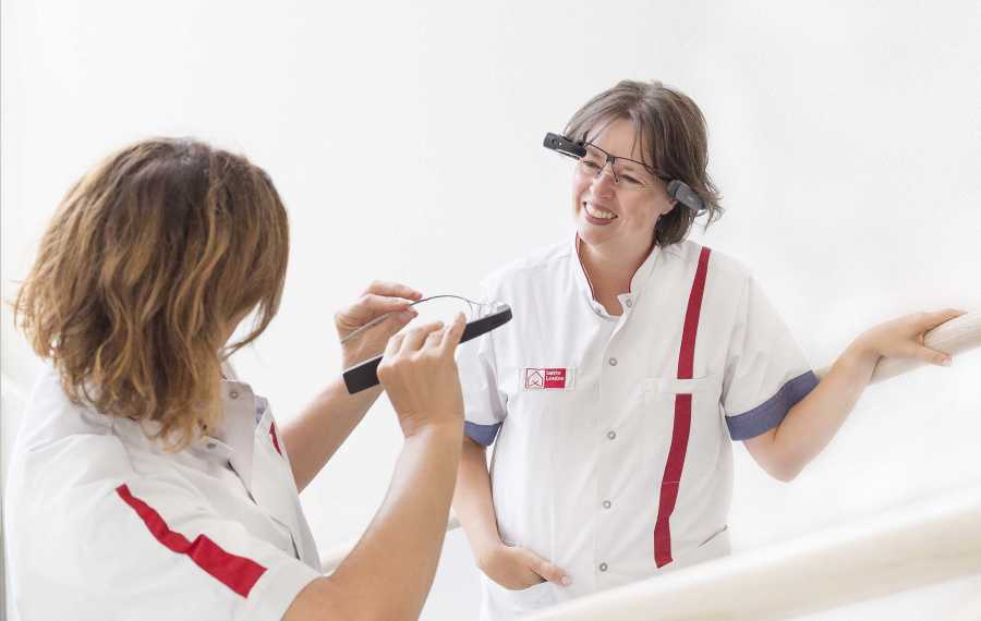 Coronafonds draagt bij aan innovatieve ‘meekijkbril’ zorgpersoneel