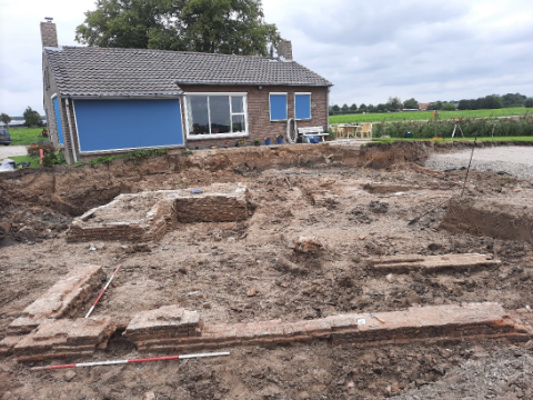 Archeologische opgraving in Klundert legt boerenerf uit periode tussen 16e en 18e eeuw bloot 