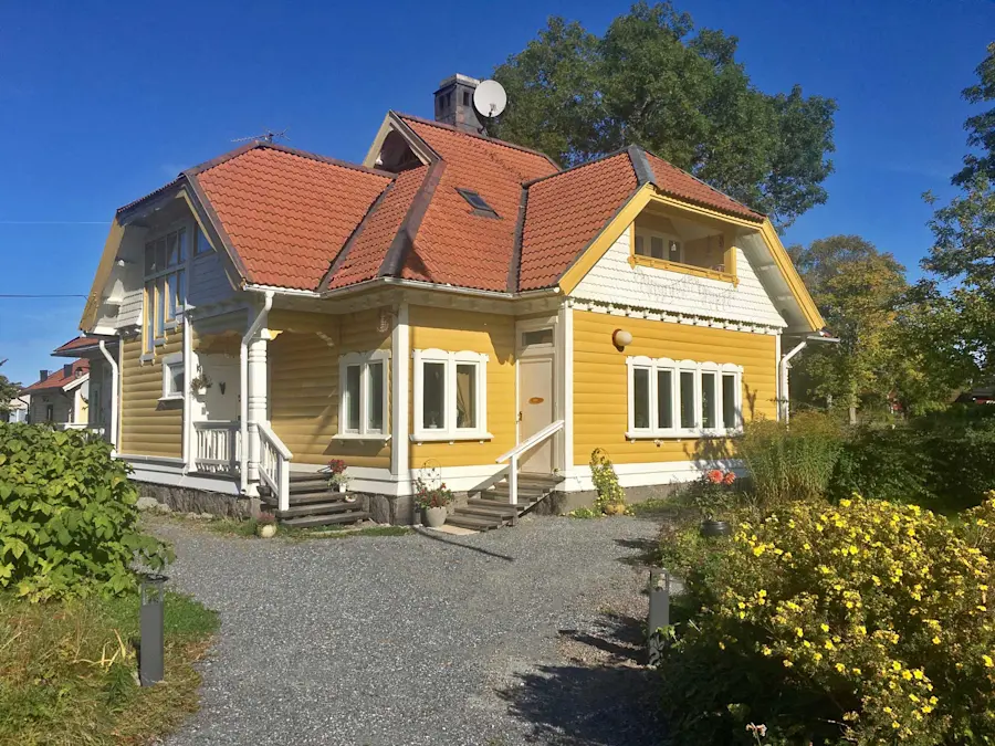 Bo på Pensionat Kanalvillan i Älmsta