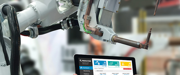 iot-engineer-tablet-robotic-arm-1140x1120.jpg