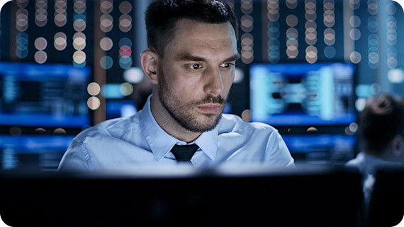 Services Case Study-870x490 - Engineer works in managed services control center