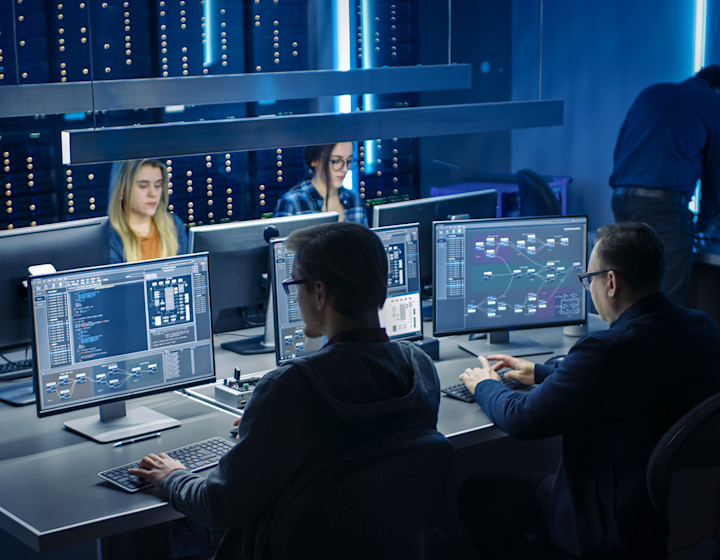team-programers-computers-data-center-1440x1120.jpg