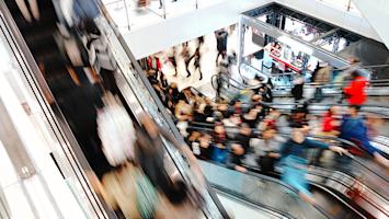 blurred-people-escalators