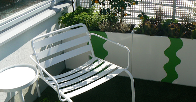 Ha lite större odlingslådor på balkongen för att få upp växterna i ögonhöjd.
Foto: Balkongshoppen