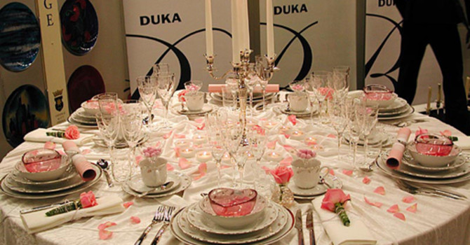 Dukas romantiska rosa/vita arrangemang.