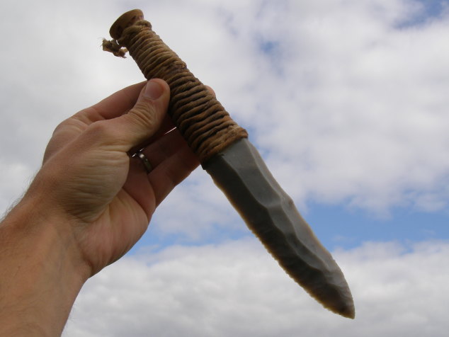 Pazourkový nůž – Dýka dlouhá čepel