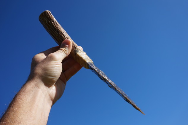 Pazourkový nůž – Dýka - listovitý hrot v losím parohu
