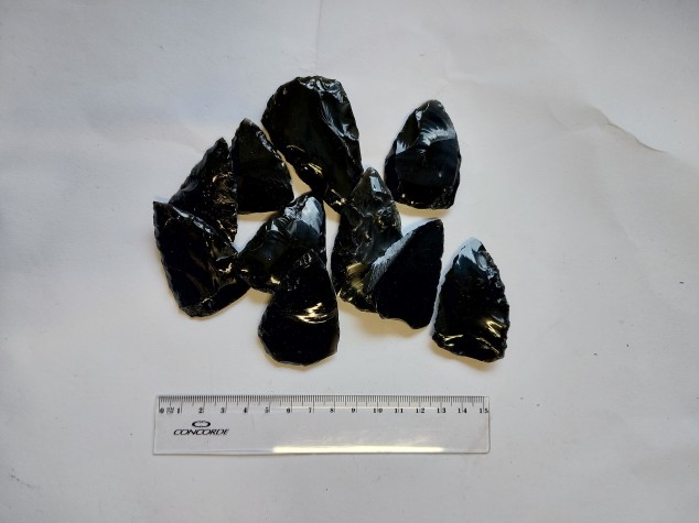 Výukový set – Preformy ke štípání hrotů z obsidiánu 10 ks