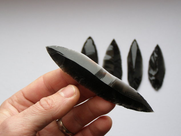 Pazourkový nůž – Sada 5 dlouhých čepelových hrotů z obsidiánu