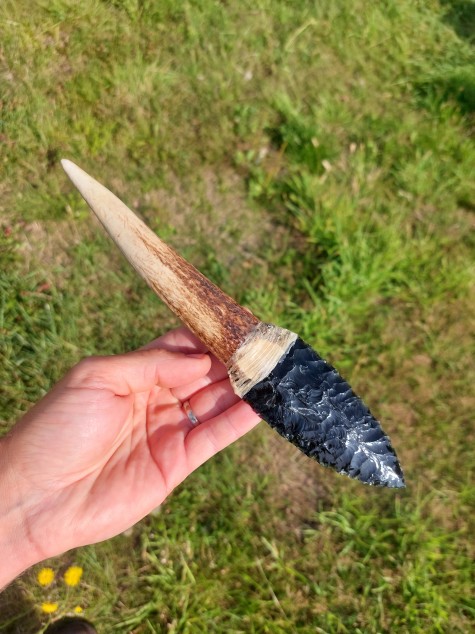 Pazourkový nůž – Obsidiánový nůž v jelením parohu