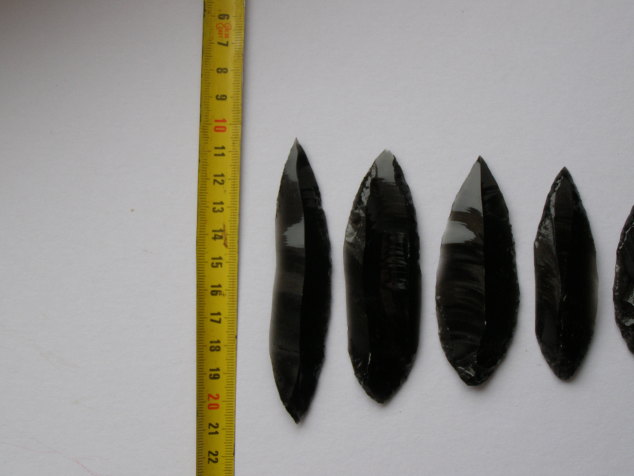 Pazourkový nůž – Sada 5 dlouhých čepelových hrotů z obsidiánu