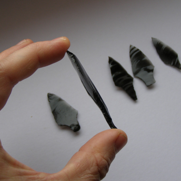 Šipka – Sada 5 malých obsidiánových hrotů s řapem