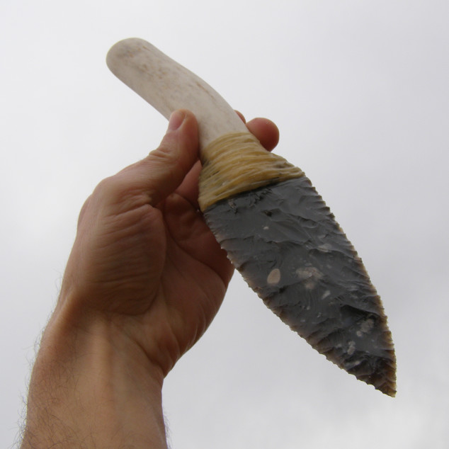 Pazourkový nůž – Listovitý hrot v parohu