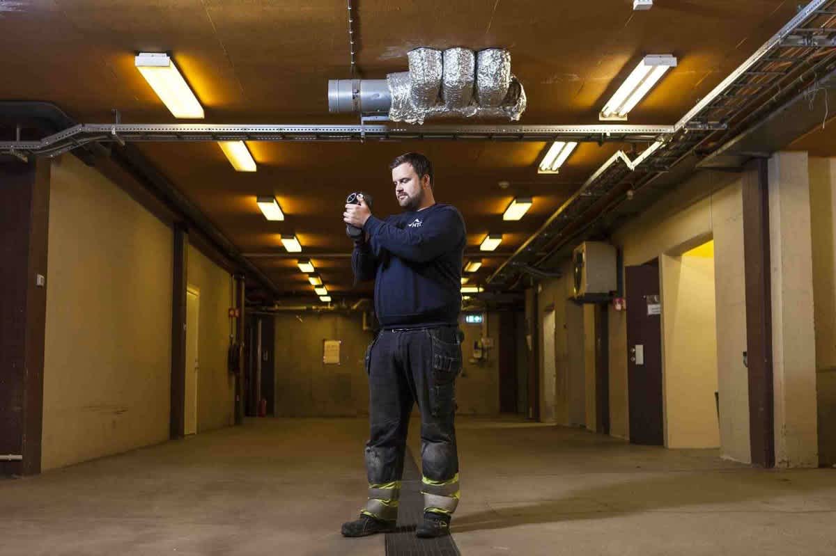 Elektriker pÄ jobb