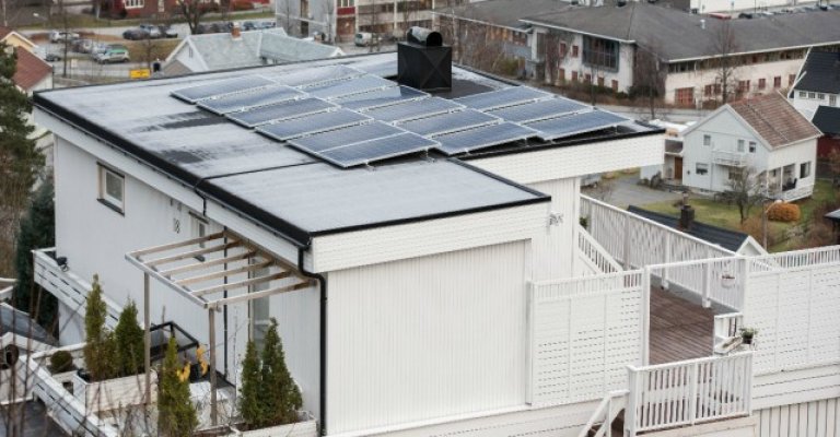 Hus med solceller på taket