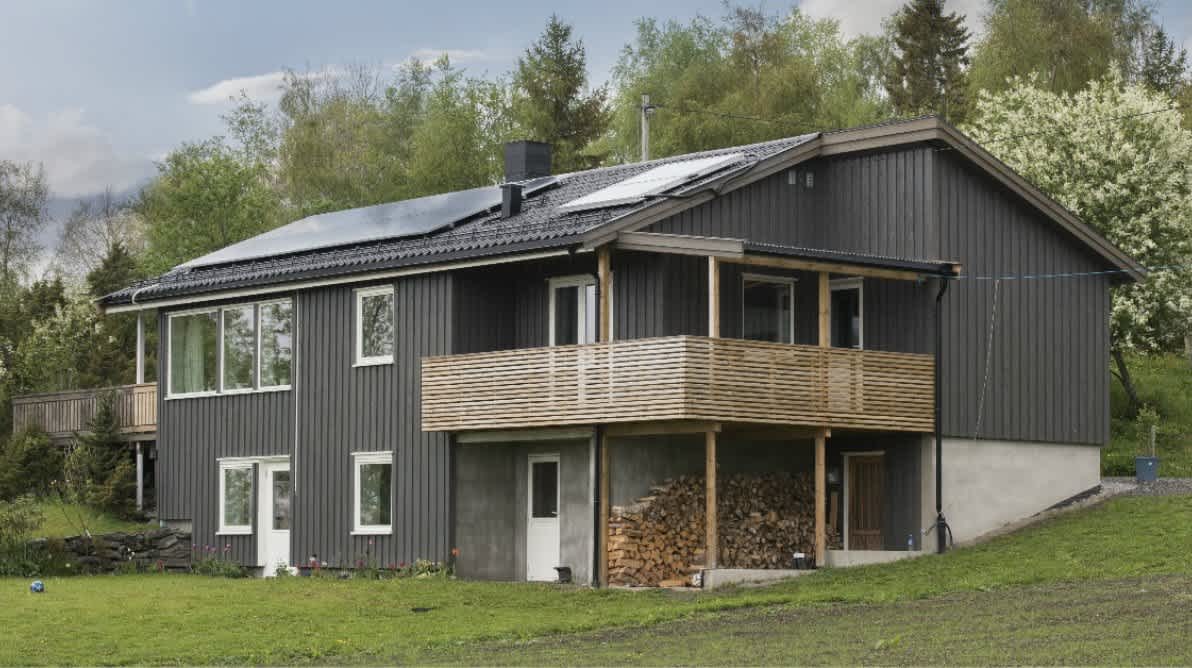 Hus med solceller pÄ taket