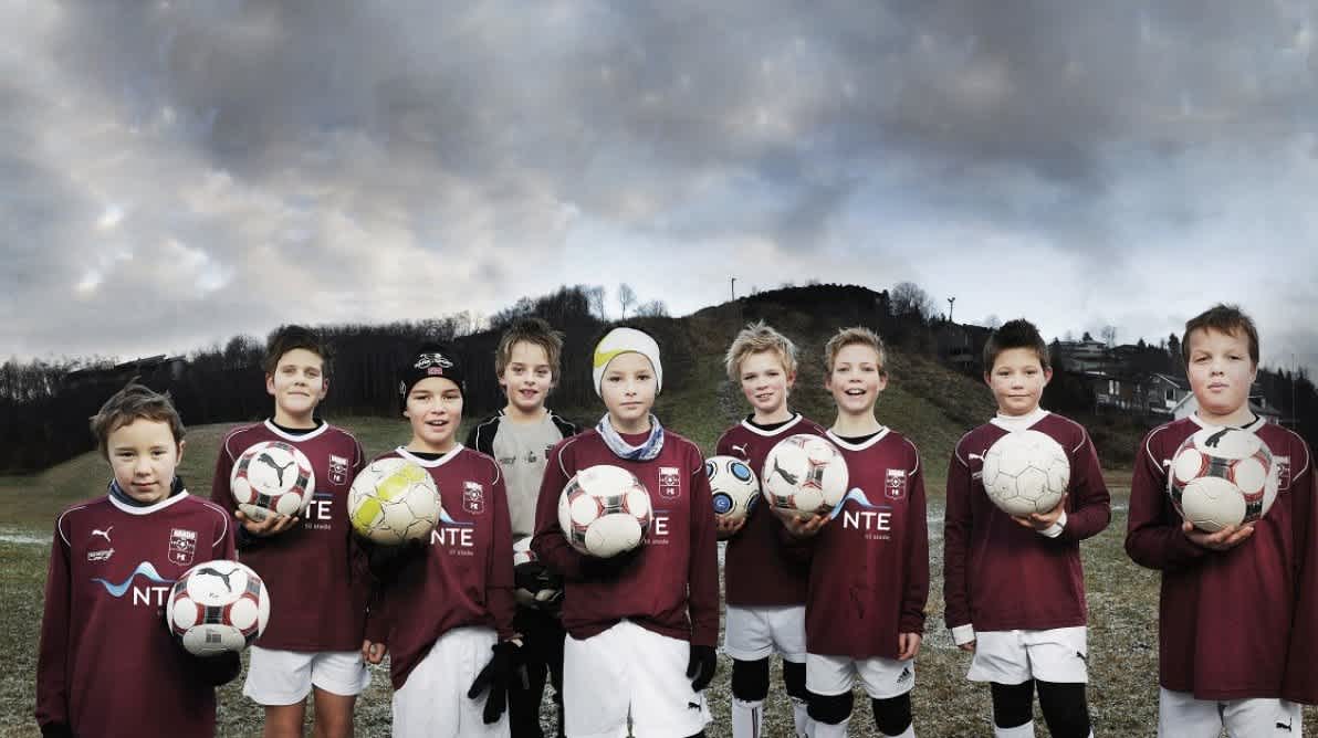Fotballlag med NTE drakter
