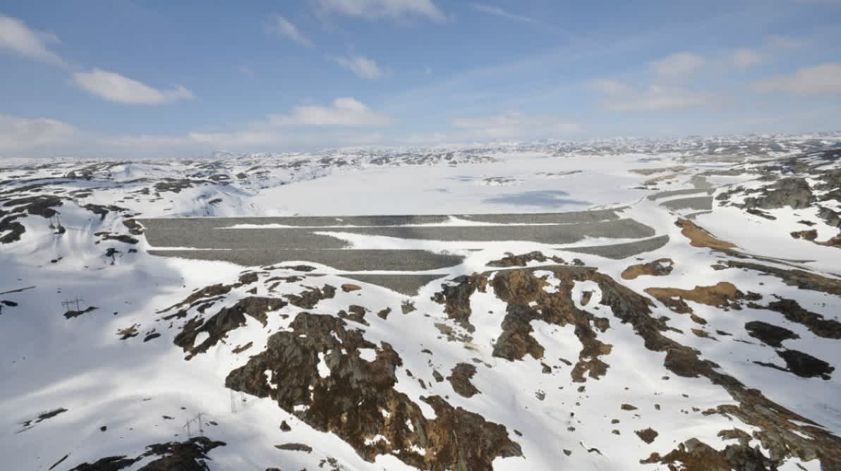 Fjelltopp med snø